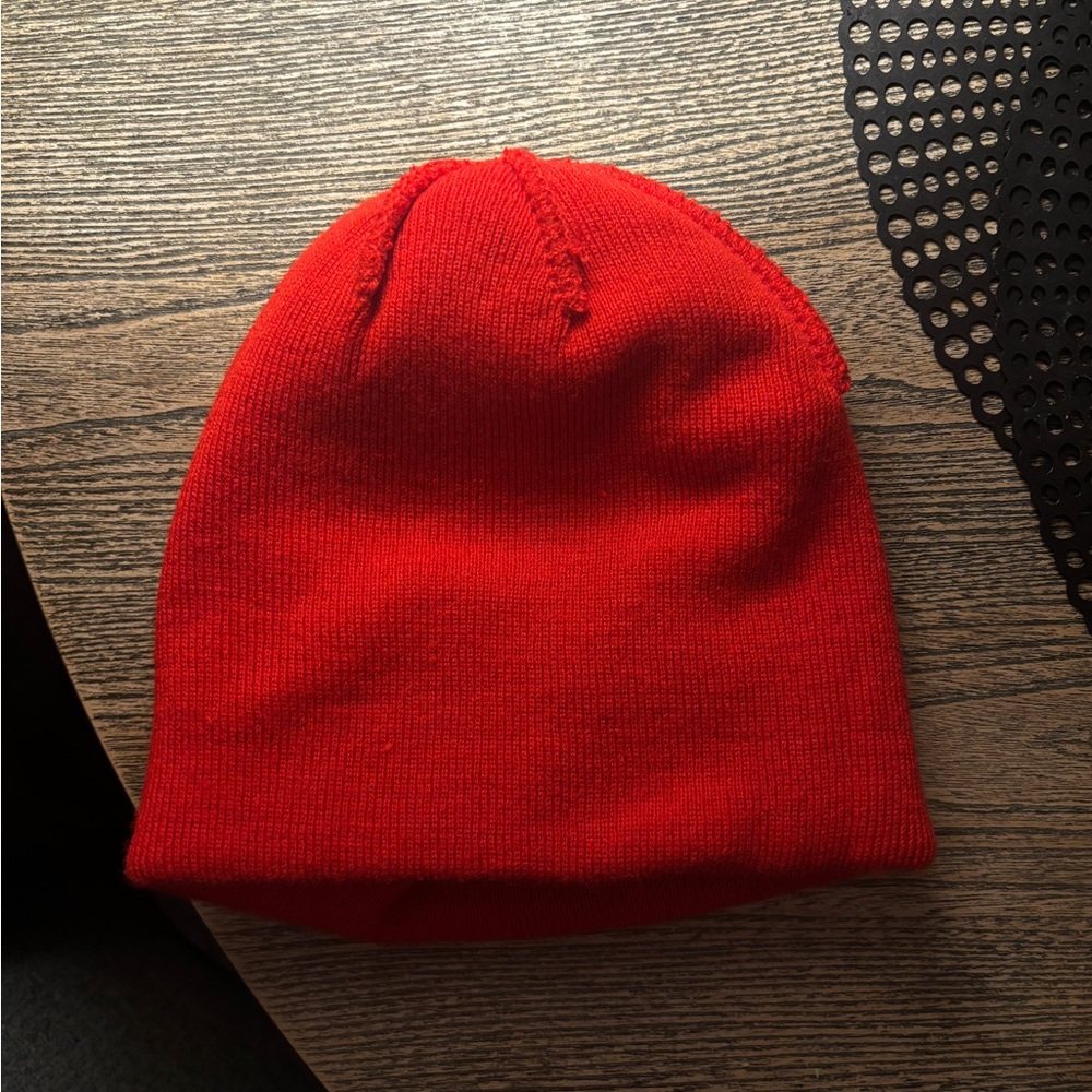 Toronto Raptors 47’ Red Embroidered Toque/Beanie - Picture 5 of 5